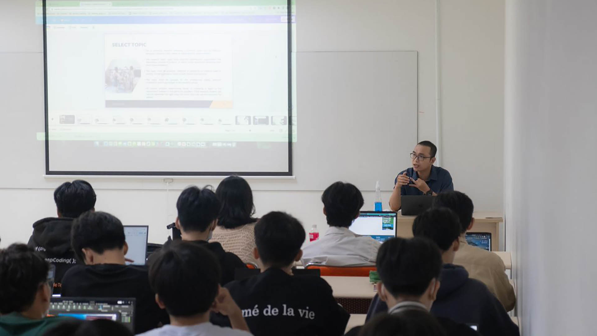 Sinh viên nhóm ngành CNTT tự tin hơn về kỹ năng nghiên cứu khoa học qua buổi Workshop cùng Mr. Trần Ngọc Hoàng