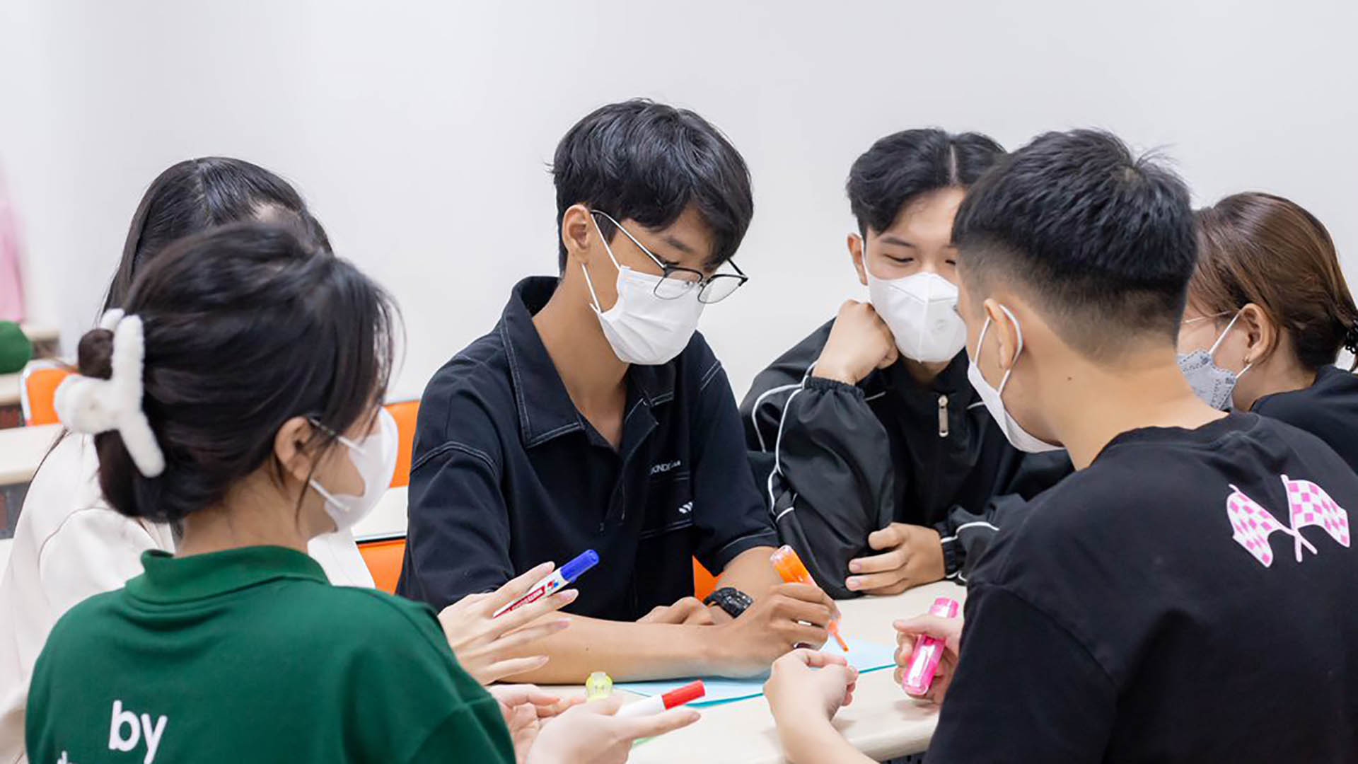 Sinh viên nhà F nâng tầm kỹ năng sáng tạo chạm đến đỉnh cao thiết kế cùng Mr. Huỳnh Ngọc Thái Anh