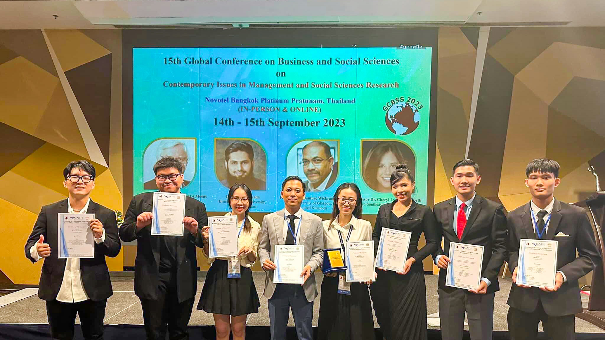 Sinh viên Đại học FPT Cần Thơ tự tin báo cáo trong Hội nghị toàn cầu về Kinh doanh và Khoa học xã hội tại Thái Lan