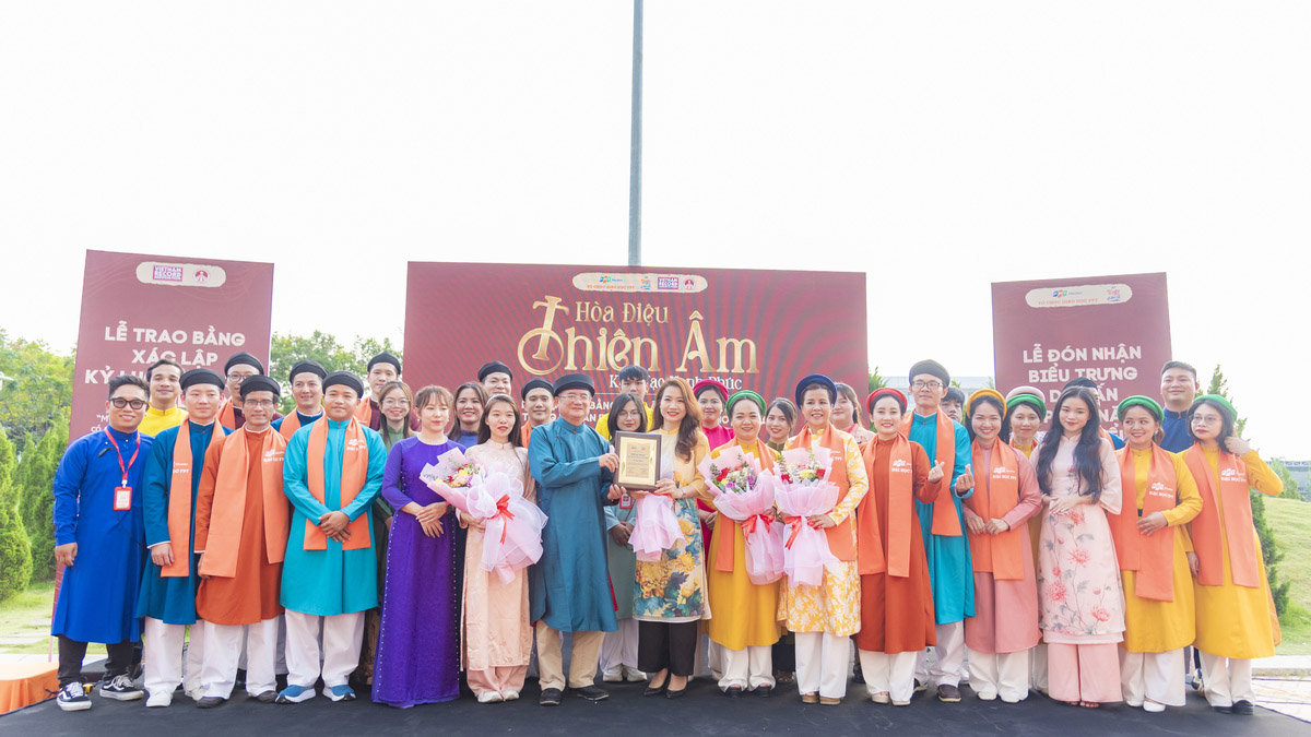 FPT Education nhận cú đúp Kỷ lục Việt Nam, Dấu ấn FPT 35 năm tiêu biểu cho MV Thiên Âm