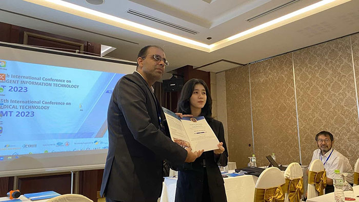 Nữ sinh Cần Thơ nhận Giải thưởng Nữ sinh Khoa học công nghệ Việt Nam năm 2023