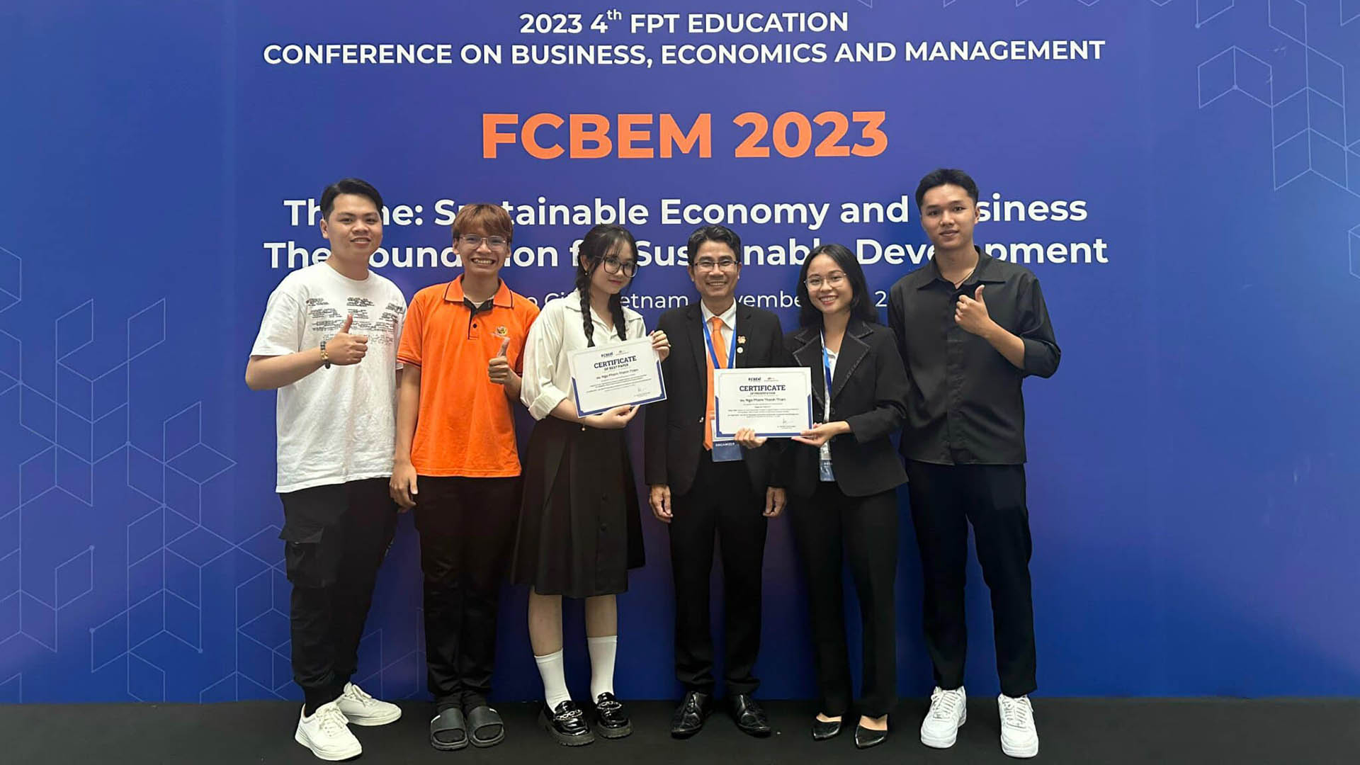 Nữ sinh Đại học FPT Cần Thơ nhận giải Best Paper tại FCBEM 2023