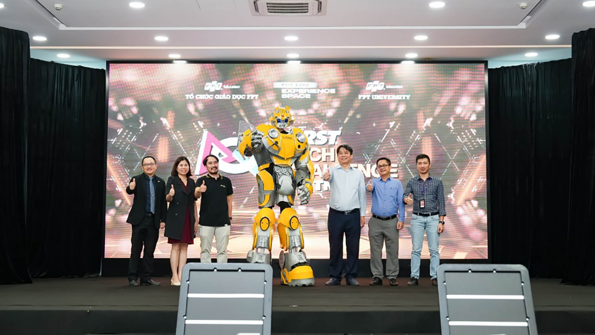 Trường Đại học FPT tổ chức giải đấu robot quy mô toàn cầu