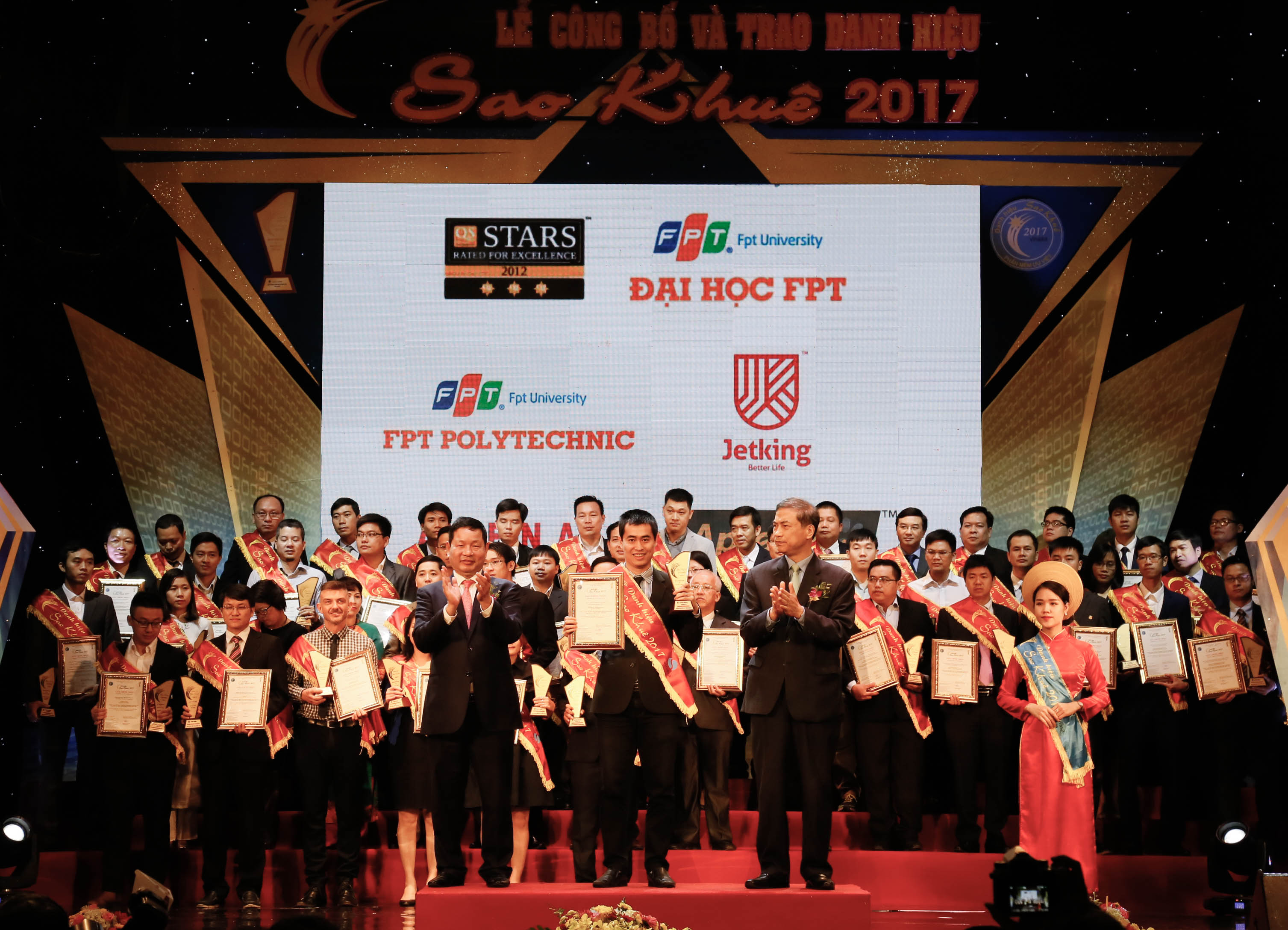 Tổ chức Giáo dục FPT nhận danh hiệu Sao Khuê 2017
