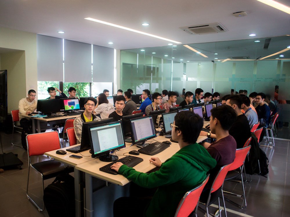 Không ít sinh viên FPT đã khởi nghiệp thành công, trở thành triệu phú USD chỉ sau vài năm ra trường | Tỉ lệ việc làm của sinh viên ngành CNTT Đại học FPT gần đạt 100% | Lương trung bình khởi điểm của sinh viên CNTT ĐH FPT là 11 triệu đồng/tháng ở Việt Nam