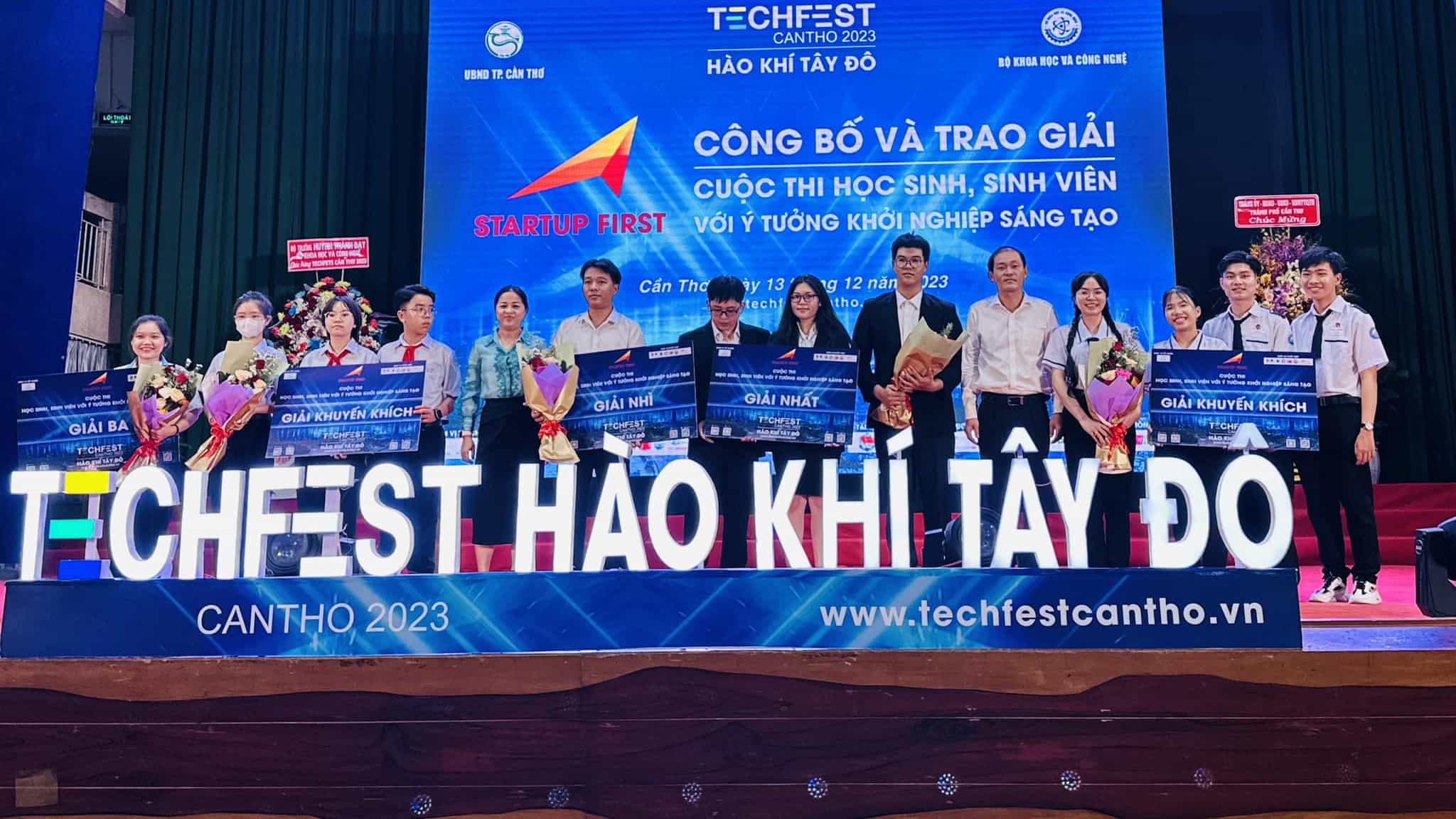 Nhóm sinh viên Đại học FPT Cần Thơ đạt giải nhất cuộc thi về khởi nghiệp Startup First 2023